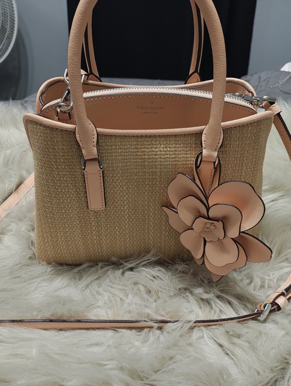 ☀️Kate Spade Straw Crossbody Satchel with Peach Trim and Floral Charm☀️ NWOT